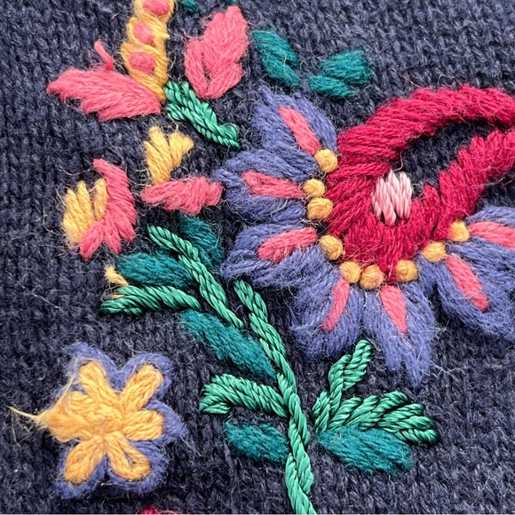 Vintage Floral Embroidered Navy Blue Knit Button Front White Stag Sweater Vest - Picture 3 of 8